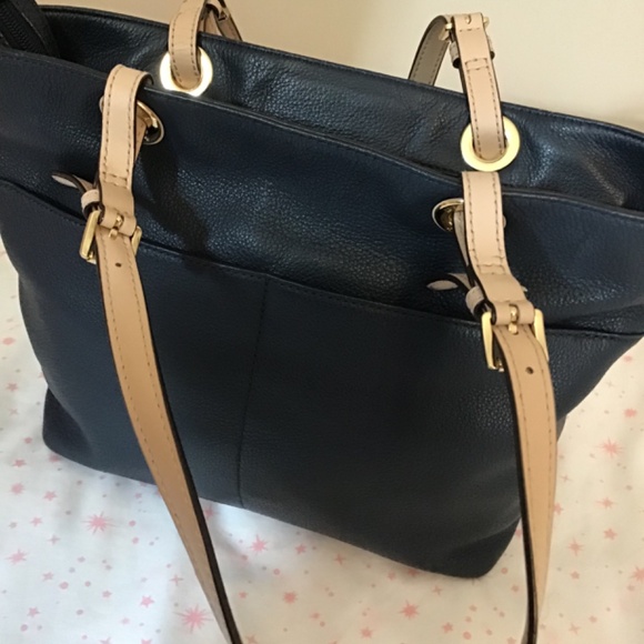 Michael Kors Dark Blue Shoulder Bag with Beige Straps - Picture 2 of 7